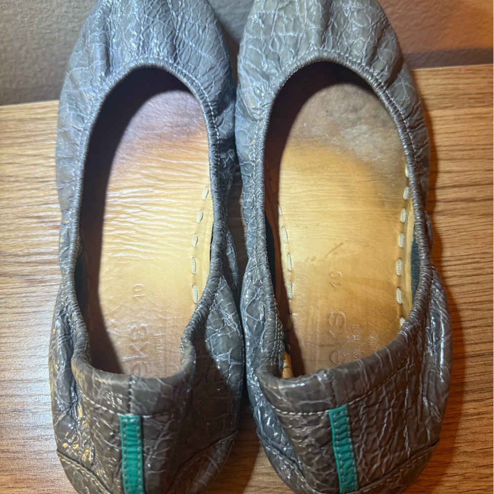 Tieks Gray Croc Leather Flats Size 10